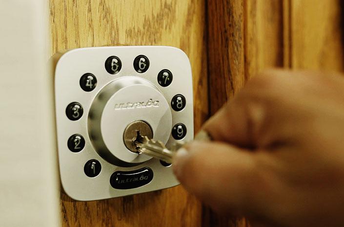 Ultraloq U-Bolt kulcsos nyitása Ultraloq U-Bolt kulcsos nyitása